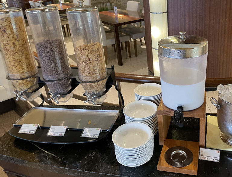 シェラトングランデ東京ベイ　朝食　値段　おすすめ　口コミ　　ガレリアカフェ　グランカフェ　トスティーナ　マリオットボンヴォイアメックス紹介