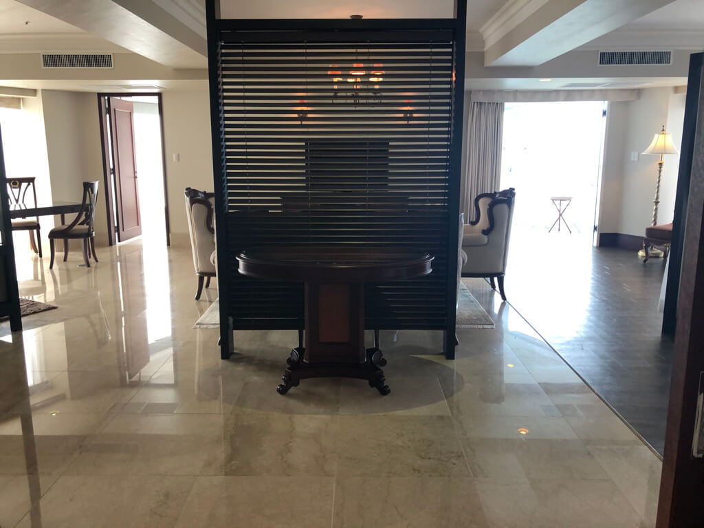 沖縄マリオット 宿泊記 パノラマオーシャンスイートプレミアム 部屋 館内施設 格安宿泊　プラチナ特典 SPGアメックス紹介　ジム　プール　スパ