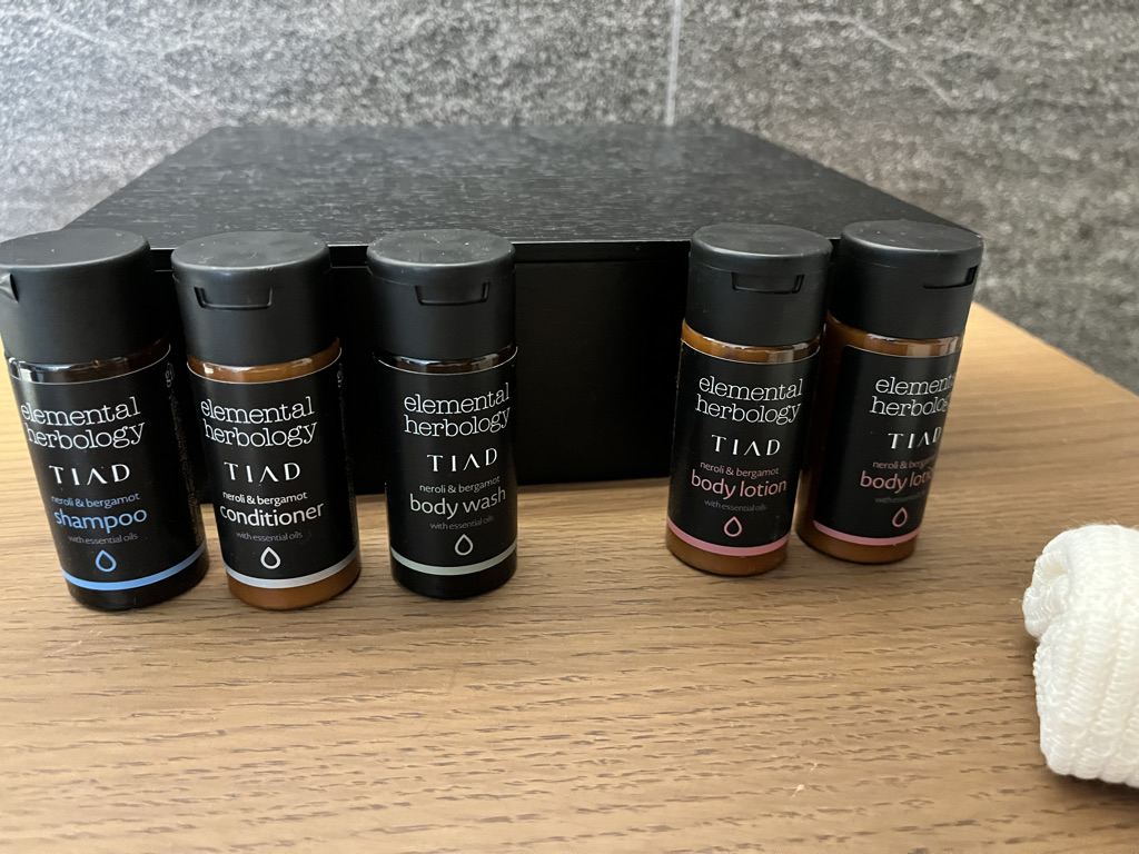 TIAD ティアド　宿泊記　プール　ラウンジ　部屋　ブログ　プラチナ特典