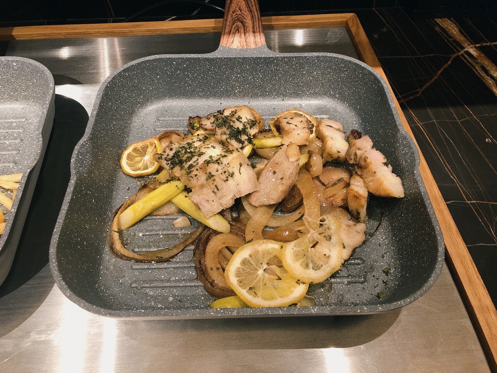 リッツカールトン福岡　クラブラウンジ　朝食　料金　アフタヌーンティ