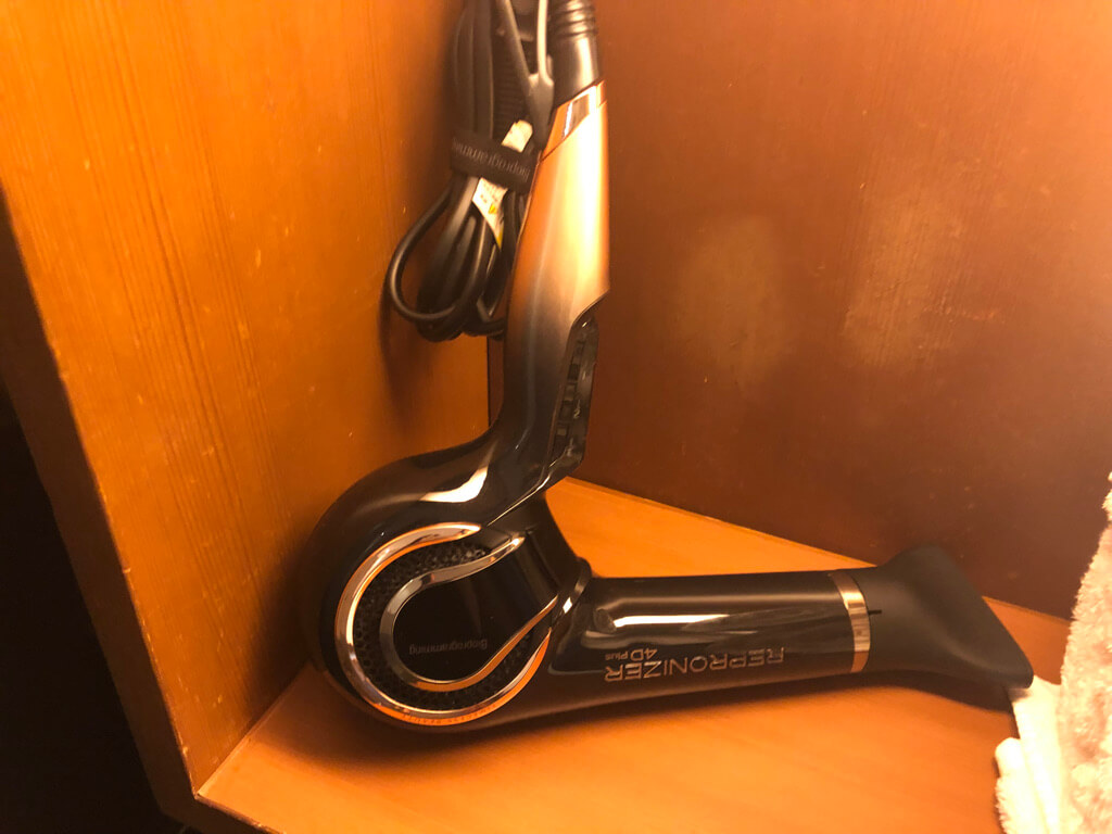 セントレジス大阪　ブログ　　宿泊記　子供添い寝　朝食　アクセス　駐車場　タイタニックオムレツ　プラチナ特典　バトラーサービス　マリオットボンヴォイアメックス　紹介　アメニティ