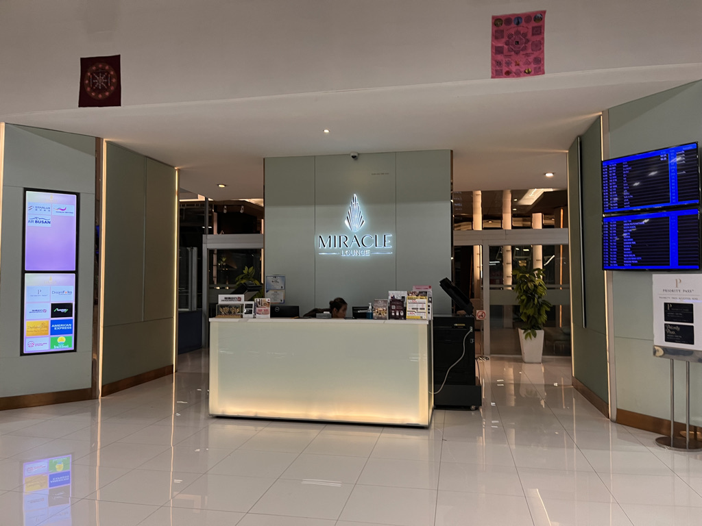 スワンナプーム空港　ラウンジ　プライオリティパス　ミラクルラウンジ