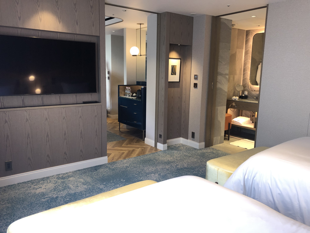 ウェスティン都ホテル京都　子連れ　宿泊記　ブログ　2ベッドルームスイート 1キングベッド＆2シングルベッド　子供添い寝　ジム　プール　温泉　朝食　クラブラウンジ　spgアメックス紹介　プラチナ特典　アメニティ