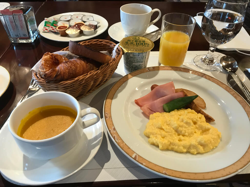 シェラトン都ホテル大阪　宿泊記　朝食　ラウンジ　プレミアムフロアデラックスツイン　