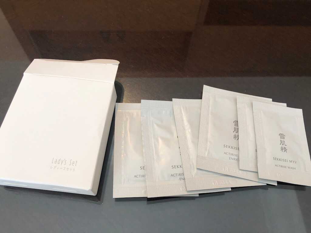 セントレジス大阪　ブログ　　宿泊記　子供添い寝　朝食　アクセス　駐車場　タイタニックオムレツ　プラチナ特典　バトラーサービス　マリオットボンヴォイアメックス　紹介　アメニティ