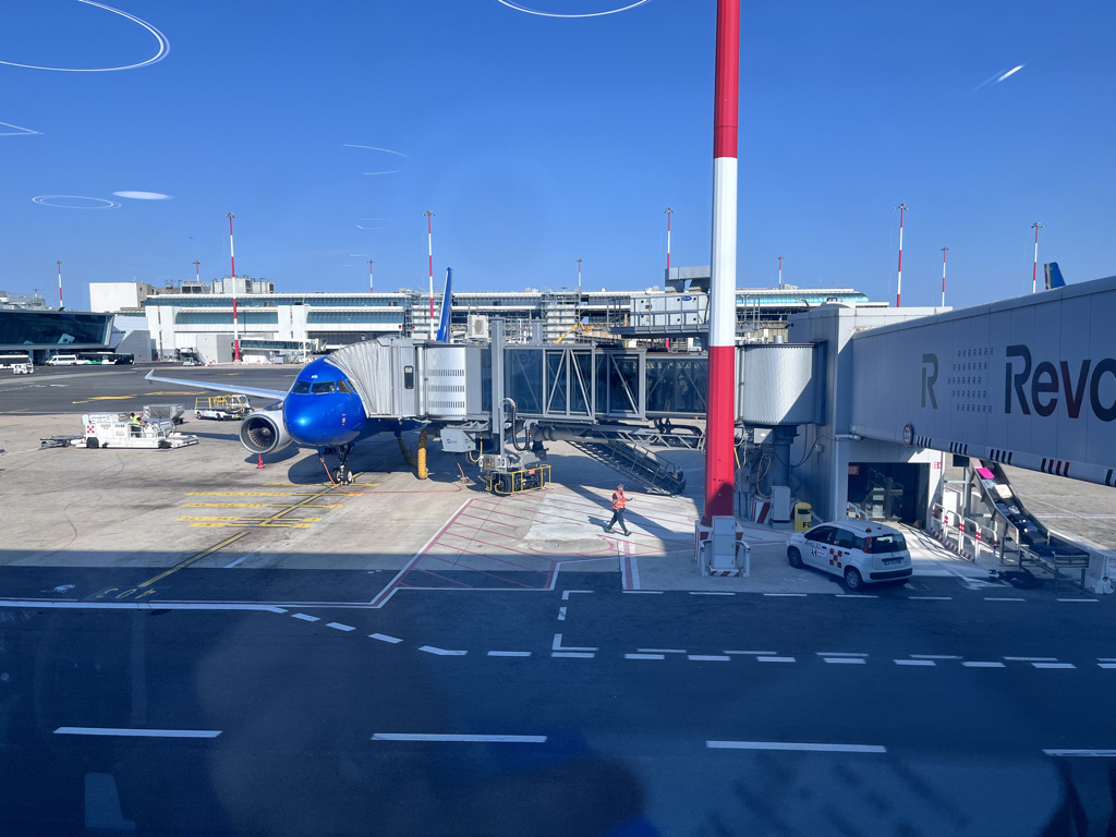 ローマ　フィウミチーノ空港　プライムクラスラウンジ　ITAエアウェイズ　AZ1462　プライオリティパス