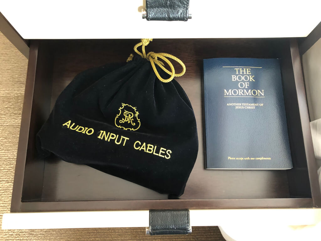 セントレジス大阪　ブログ　　宿泊記　子供添い寝　朝食　アクセス　駐車場　タイタニックオムレツ　プラチナ特典　バトラーサービス　マリオットボンヴォイアメックス　紹介　アメニティ