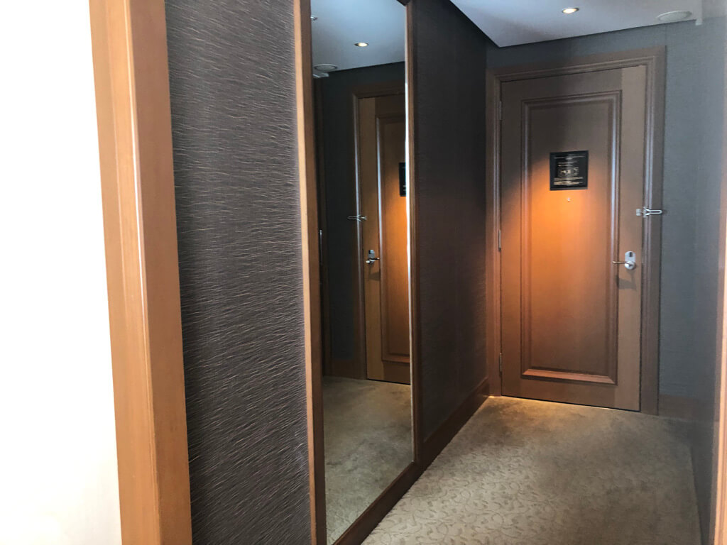 セントレジス大阪　ブログ　　宿泊記　子供添い寝　朝食　アクセス　駐車場　タイタニックオムレツ　プラチナ特典　バトラーサービス　マリオットボンヴォイアメックス　紹介　アメニティ