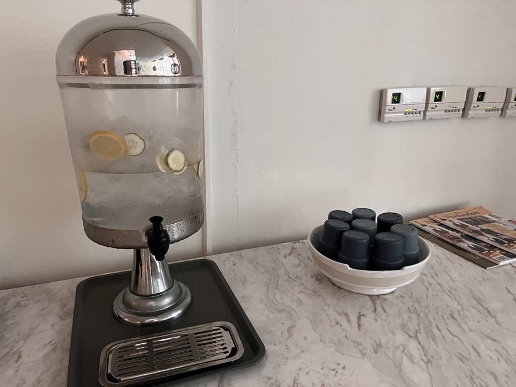 セントレジスバンコク　宿泊記　送迎　アクセス　朝食　プール　ジム　サウナ　子供添い寝年齢　マリオットボンヴォイアメックス　プラチナ特典　バトラーサービス