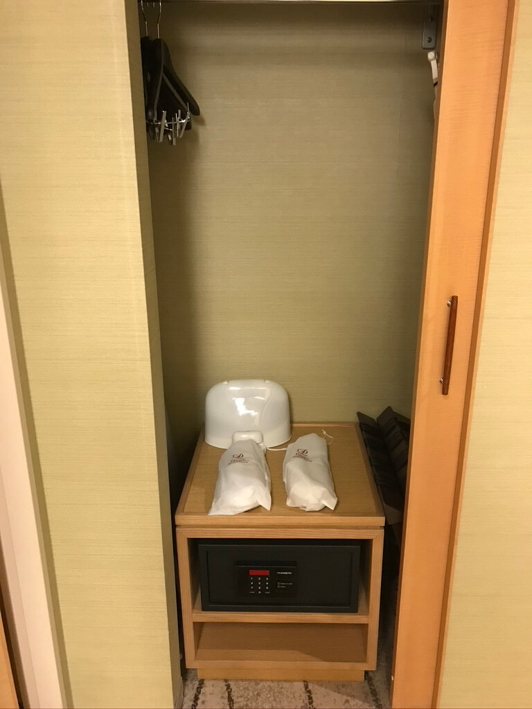 ザ・プリンス京都宝ヶ池宿泊記☆最安値料金でクラブフロアの朝食やラウンジを利用できました! 33 ザ・プリンス 京都宝ヶ池 宿泊記 クラブフロア クラブキング バスローブ