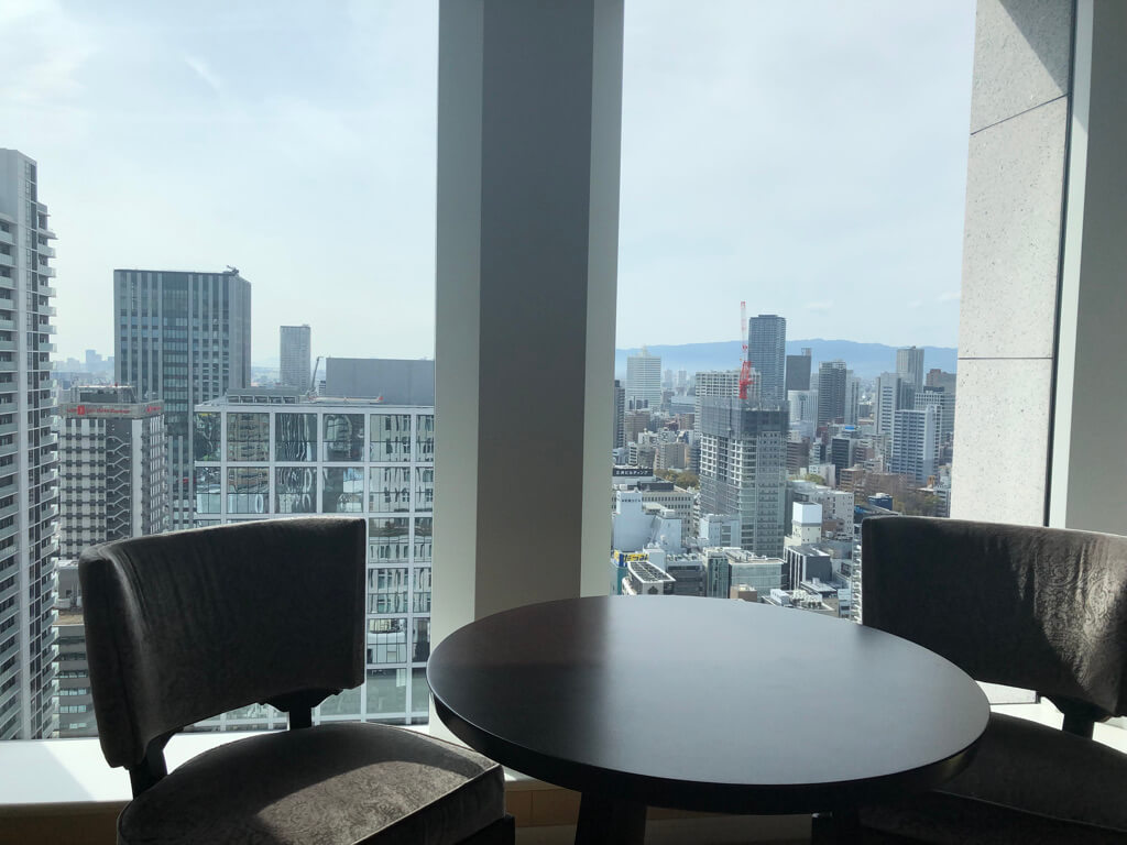 セントレジス大阪　ブログ　　宿泊記　子供添い寝　朝食　アクセス　駐車場　タイタニックオムレツ　プラチナ特典　バトラーサービス　マリオットボンヴォイアメックス　紹介　アメニティ