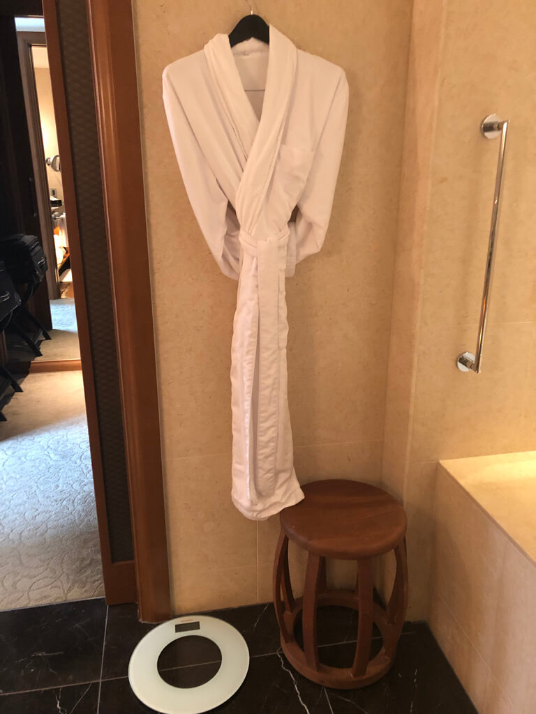 セントレジス大阪　ブログ　　宿泊記　子供添い寝　朝食　アクセス　駐車場　タイタニックオムレツ　プラチナ特典　バトラーサービス　マリオットボンヴォイアメックス　紹介　アメニティ