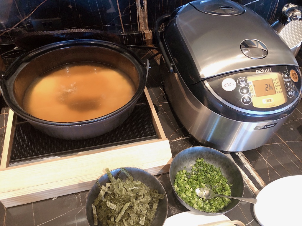 リッツカールトン福岡　クラブラウンジ　朝食　料金　アフタヌーンティ