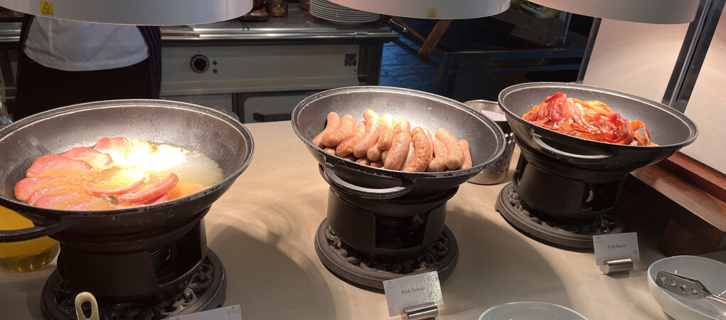 セントレジスバンコク　宿泊記　送迎　アクセス　朝食　プール　ジム　サウナ　子供添い寝年齢　マリオットボンヴォイアメックス　プラチナ特典　バトラーサービス