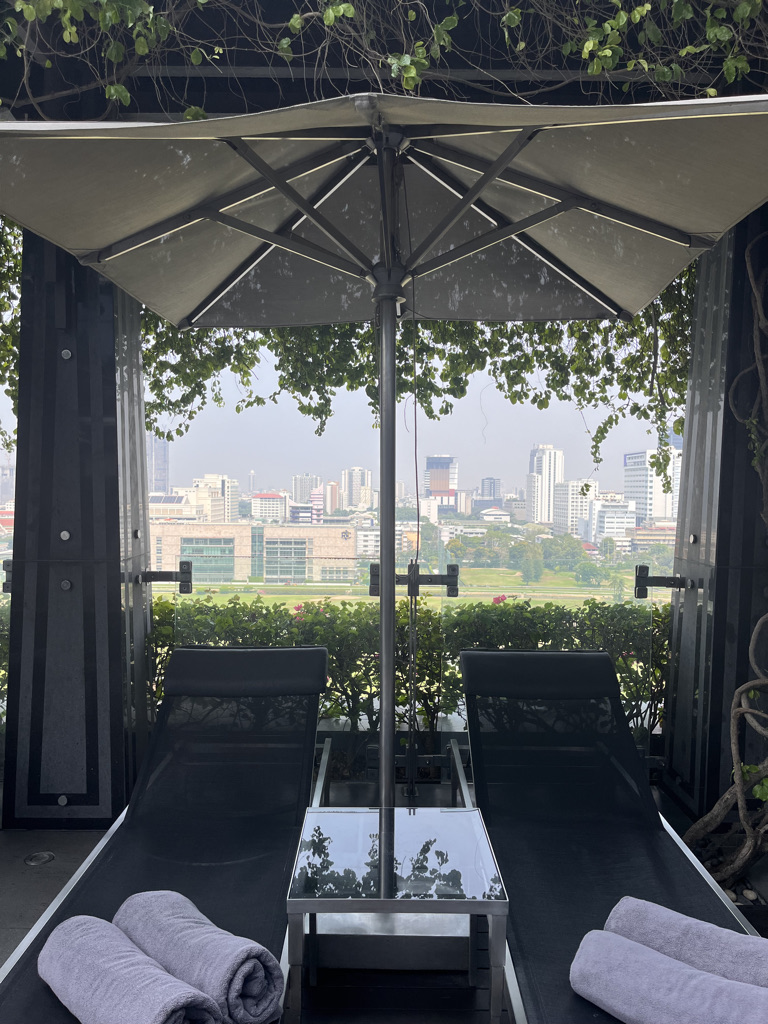 セントレジスバンコク　宿泊記　送迎　アクセス　朝食　プール　ジム　サウナ　子供添い寝年齢　マリオットボンヴォイアメックス　プラチナ特典　バトラーサービス