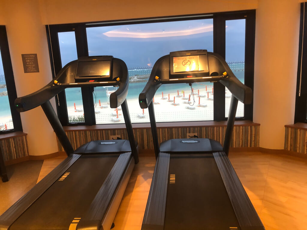 シェラトン沖縄サンマリーナリゾート　サウスタワー　宿泊記　プレミアムオーシャンツイン　フィットネスジム　大浴場　プール　サウナ　コンビニ　アメニティ