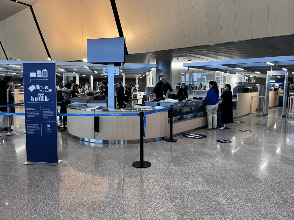 フィンエア　ay80便　評判　最悪　セントレア　プライオリティパス　ラウンジ