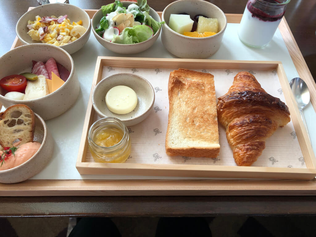 セントレジス大阪　ブログ　　宿泊記　子供添い寝　朝食　アクセス　駐車場　タイタニックオムレツ　プラチナ特典　バトラーサービス　マリオットボンヴォイアメックス　紹介　アメニティ