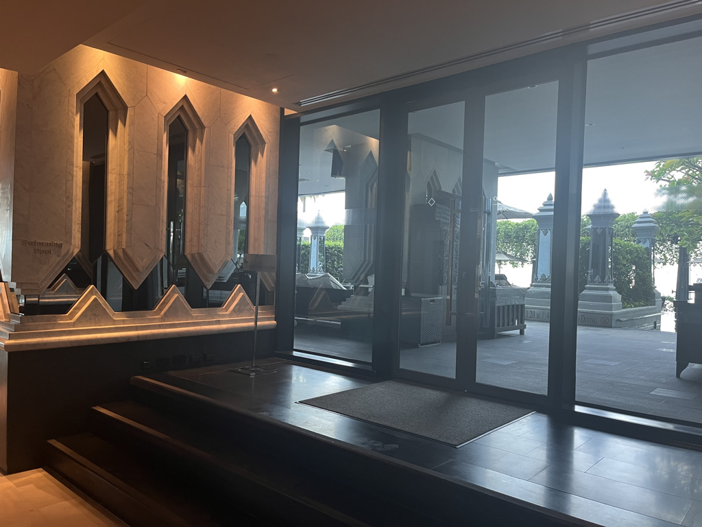 セントレジスバンコク　宿泊記　送迎　アクセス　朝食　プール　ジム　サウナ　子供添い寝年齢　マリオットボンヴォイアメックス　プラチナ特典　バトラーサービス