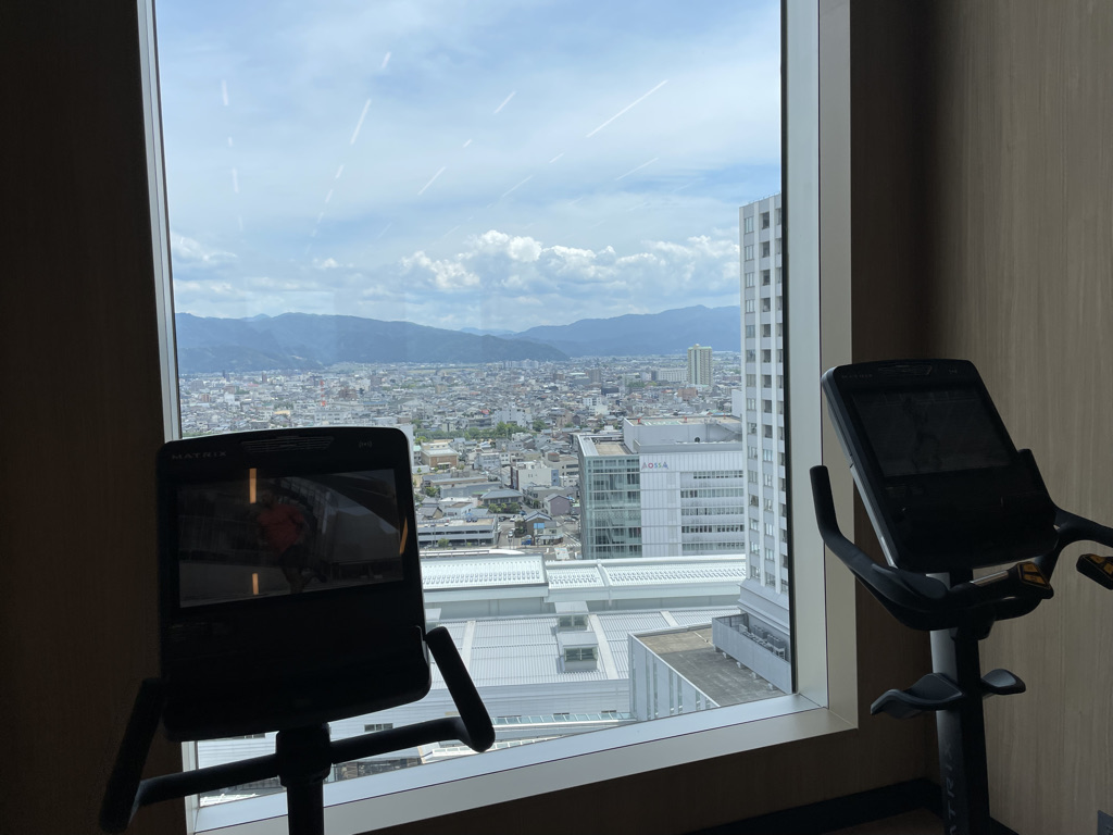 16階の景色を眺めながらワークアウトできます