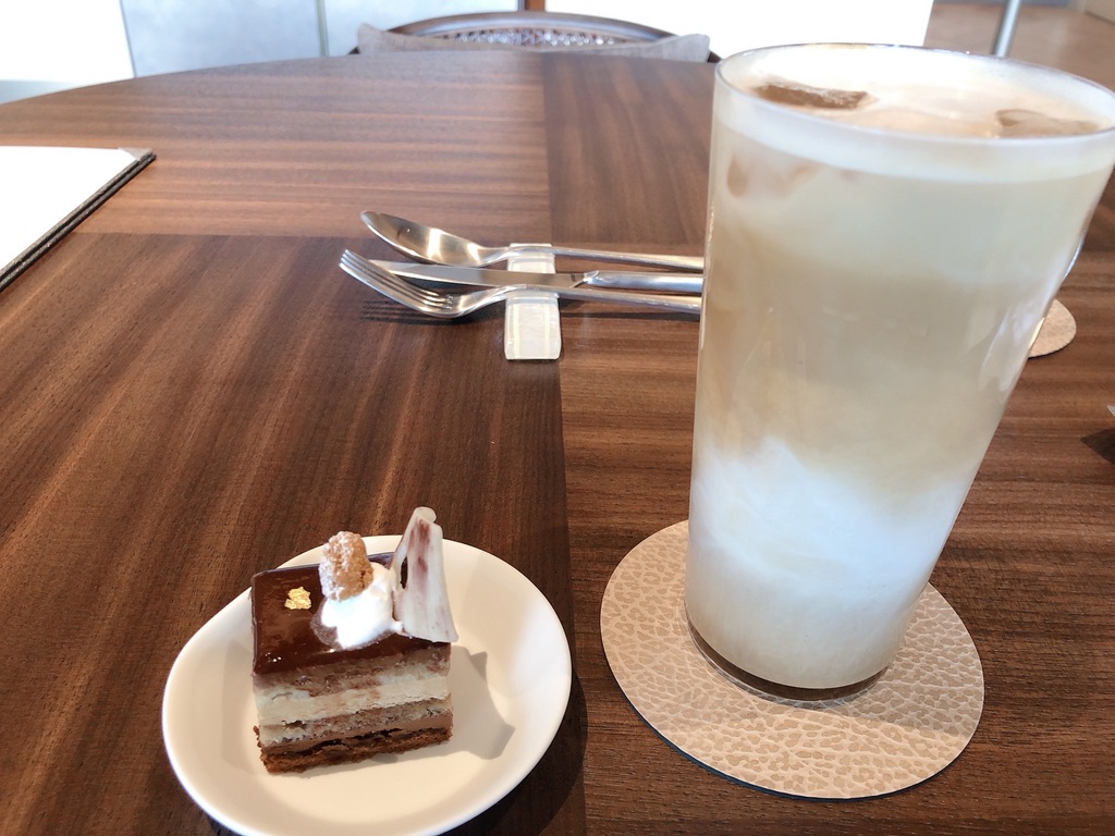 リッツカールトン福岡　クラブラウンジ　朝食　料金　アフタヌーンティ