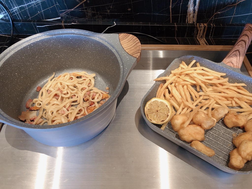 リッツカールトン福岡　クラブラウンジ　朝食　料金　アフタヌーンティ