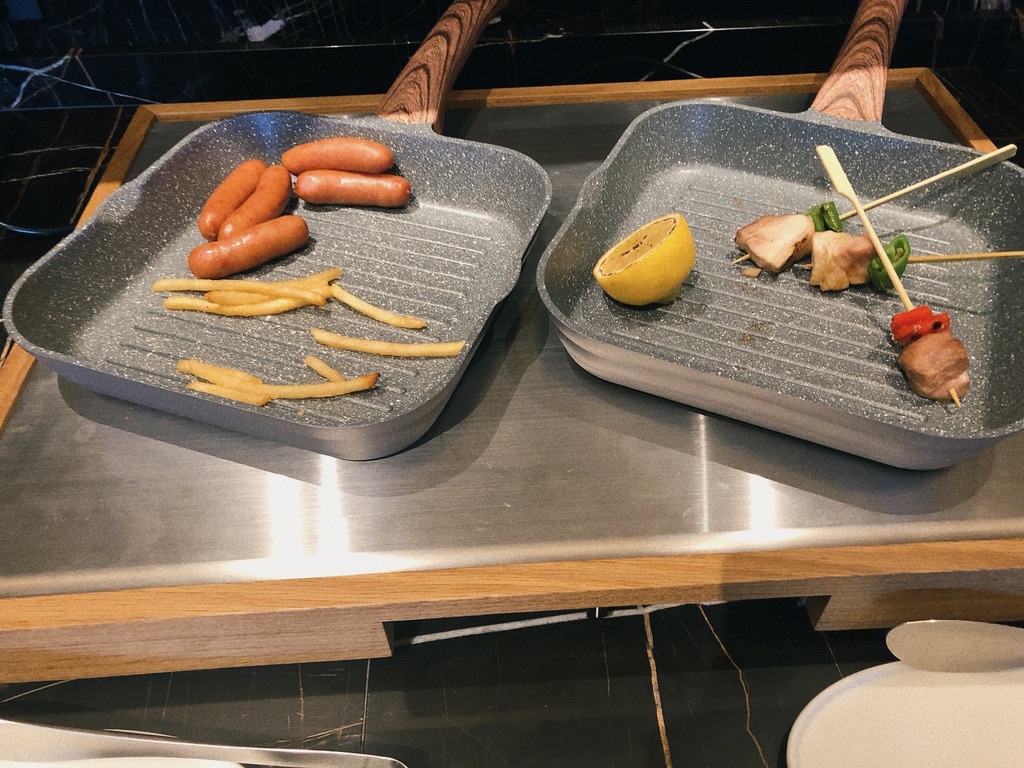 リッツカールトン福岡　クラブラウンジ　朝食　料金　アフタヌーンティ