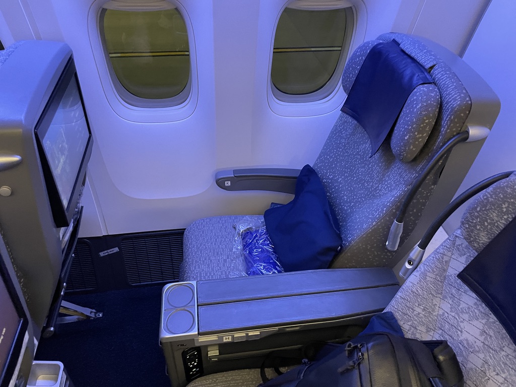 ヒースロ　羽田　ボーイング777-300ER　プレミアムエコノミー