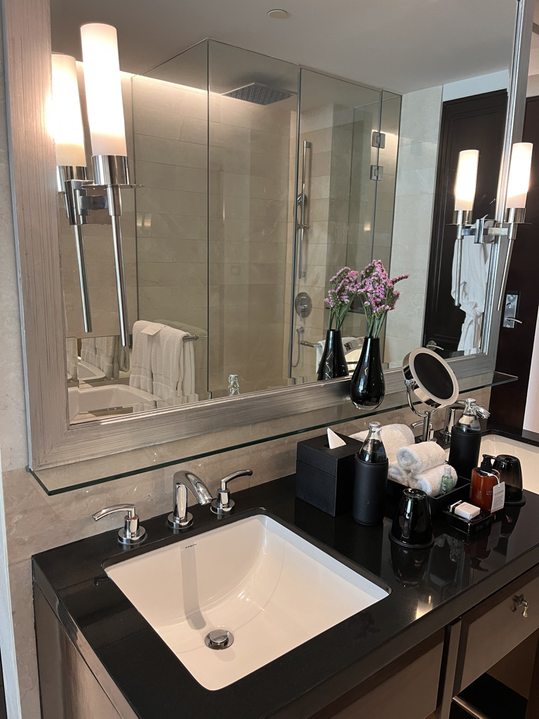 セントレジスバンコク　宿泊記　送迎　アクセス　朝食　プール　ジム　サウナ　子供添い寝年齢　マリオットボンヴォイアメックス　プラチナ特典