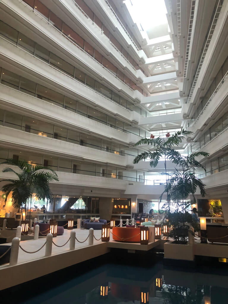 シェラトン沖縄サンマリーナリゾート　サウスタワー　宿泊記　プレミアムオーシャンツイン　フィットネスジム　大浴場　プール　サウナ　コンビニ　アメニティ