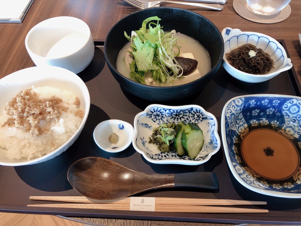 リッツカールトン福岡　クラブラウンジ　朝食　料金　アフタヌーンティ