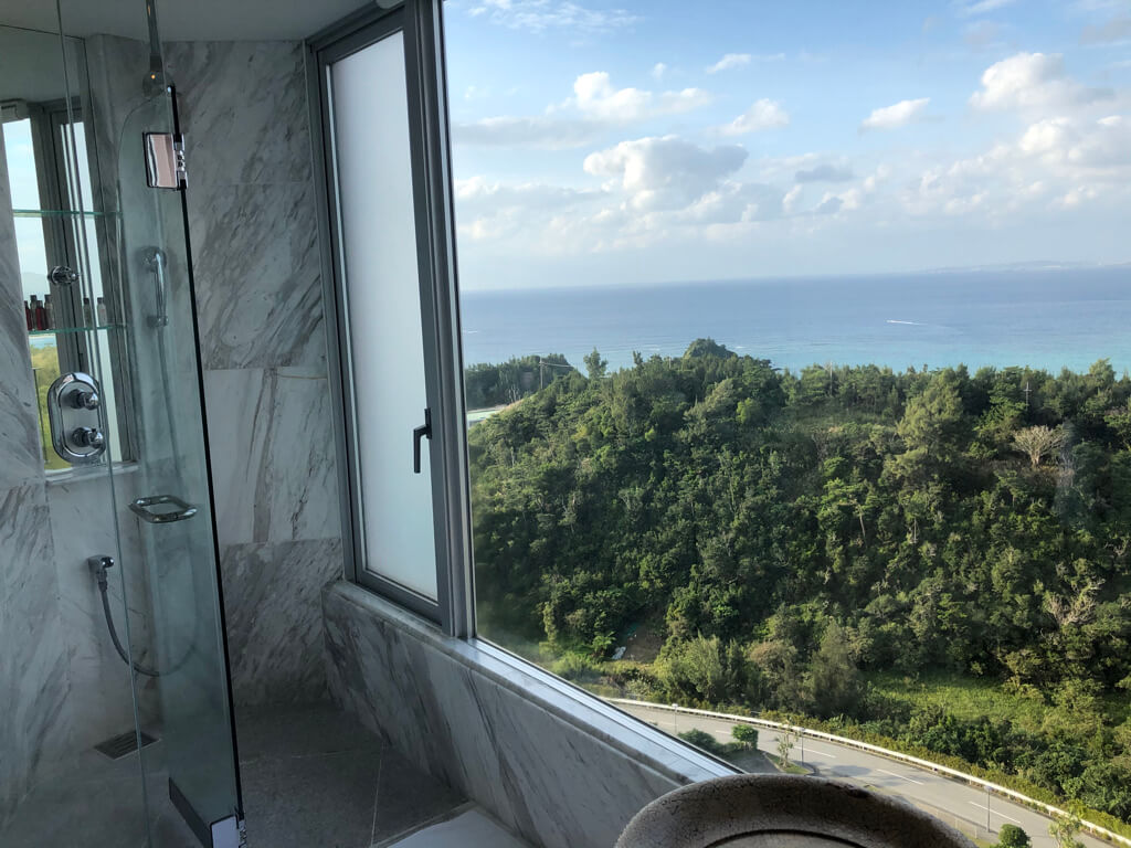 沖縄マリオット 宿泊記 パノラマオーシャンスイートプレミアム 部屋 館内施設 格安宿泊　プラチナ特典 SPGアメックス紹介　ジム　プール　スパ