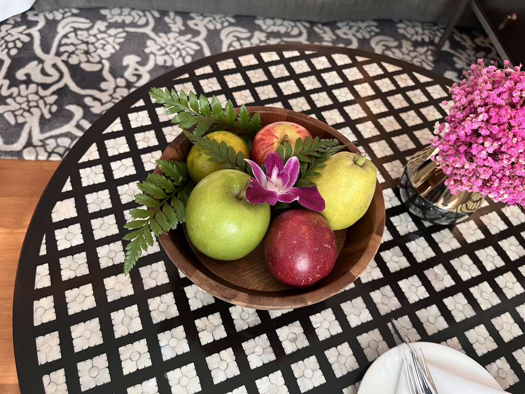 セントレジスバンコク　宿泊記　送迎　アクセス　朝食　プール　ジム　サウナ　子供添い寝年齢　マリオットボンヴォイアメックス　プラチナ特典　バトラーサービス