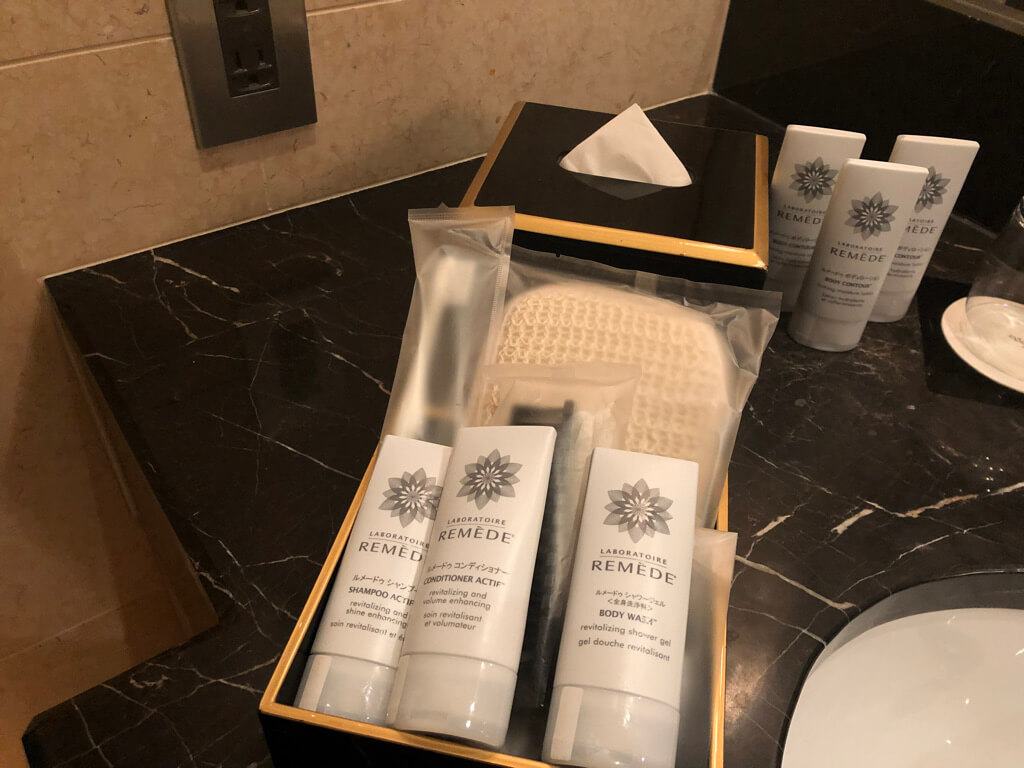 セントレジス大阪　ブログ　　宿泊記　子供添い寝　朝食　アクセス　駐車場　タイタニックオムレツ　プラチナ特典　バトラーサービス　マリオットボンヴォイアメックス　紹介　アメニティ