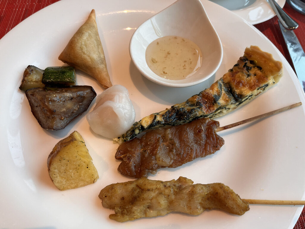 セントレジスバンコク　宿泊記　送迎　アクセス　朝食　プール　ジム　サウナ　子供添い寝年齢　マリオットボンヴォイアメックス　プラチナ特典　バトラーサービス