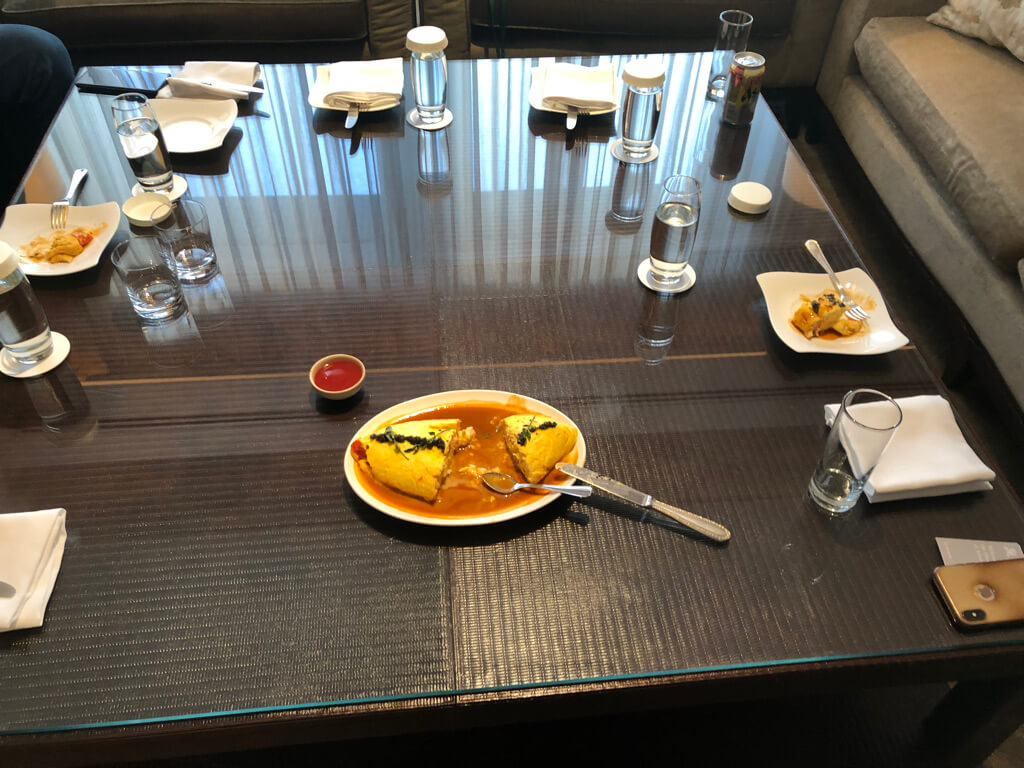 セントレジス大阪　ブログ　　宿泊記　子供添い寝　朝食　アクセス　駐車場　タイタニックオムレツ　プラチナ特典　バトラーサービス　マリオットボンヴォイアメックス　紹介　アメニティ