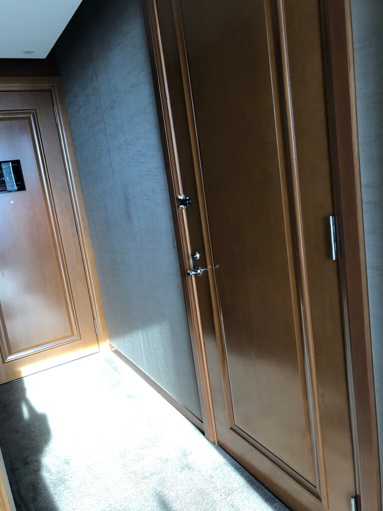 セントレジス大阪　ブログ　　宿泊記　子供添い寝　朝食　アクセス　駐車場　タイタニックオムレツ　プラチナ特典　バトラーサービス　マリオットボンヴォイアメックス　紹介　アメニティ