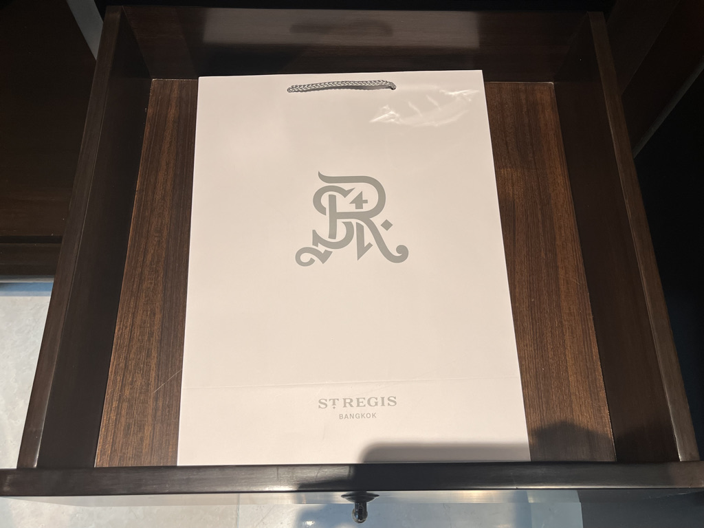 セントレジスバンコク　宿泊記　送迎　アクセス　朝食　プール　ジム　サウナ　子供添い寝年齢　マリオットボンヴォイアメックス　プラチナ特典