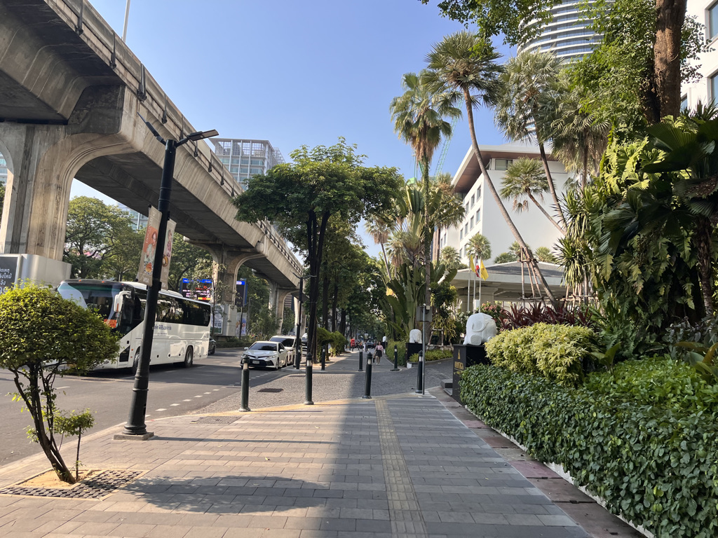 セントレジスバンコク　宿泊記　送迎　アクセス　朝食　プール　ジム　サウナ　子供添い寝年齢　マリオットボンヴォイアメックス　プラチナ特典　バトラーサービス