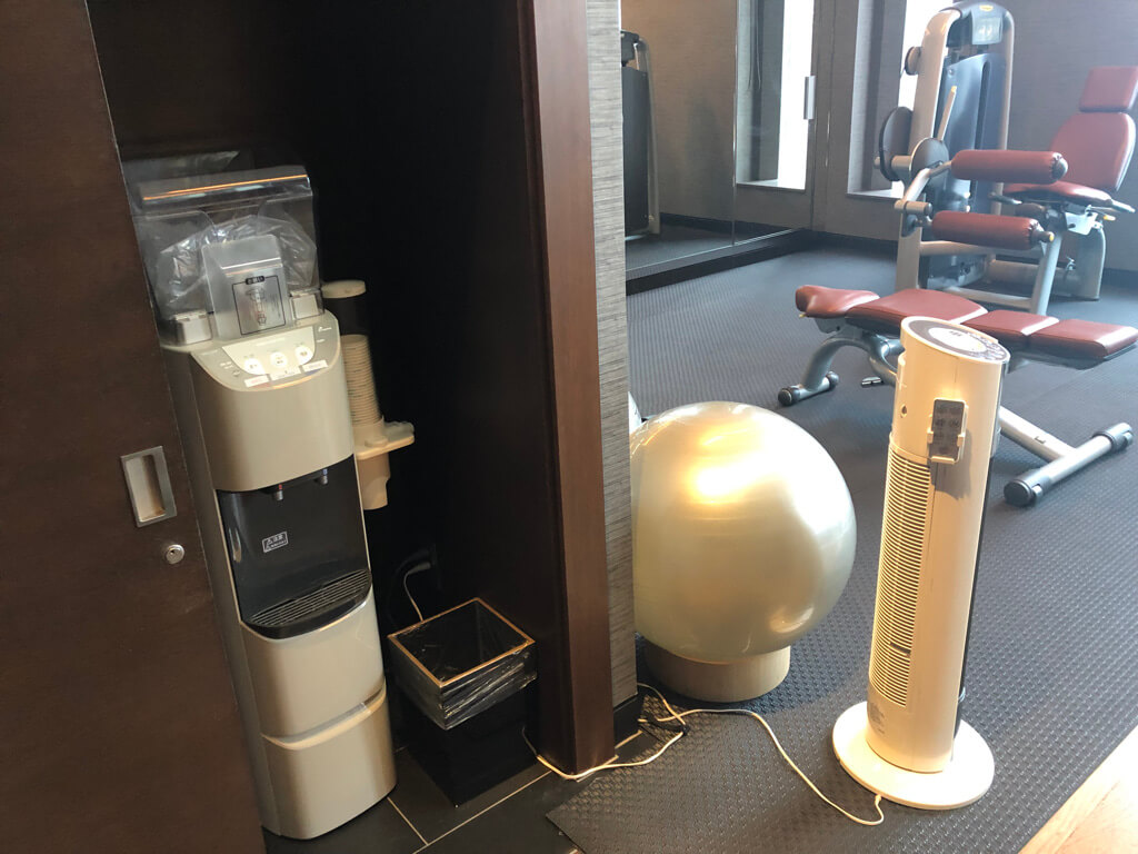 セントレジス大阪　ブログ　　宿泊記　子供添い寝　朝食　アクセス　駐車場　タイタニックオムレツ　プラチナ特典　バトラーサービス　マリオットボンヴォイアメックス　紹介　アメニティ