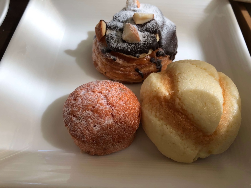 セントレジス大阪　ブログ　　宿泊記　子供添い寝　朝食　アクセス　駐車場　タイタニックオムレツ　プラチナ特典　バトラーサービス　マリオットボンヴォイアメックス　紹介　アメニティ