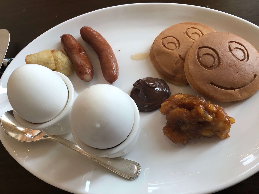 セントレジス大阪　ブログ　　宿泊記　子供添い寝　朝食　アクセス　駐車場　タイタニックオムレツ　プラチナ特典　バトラーサービス　マリオットボンヴォイアメックス　紹介　アメニティ