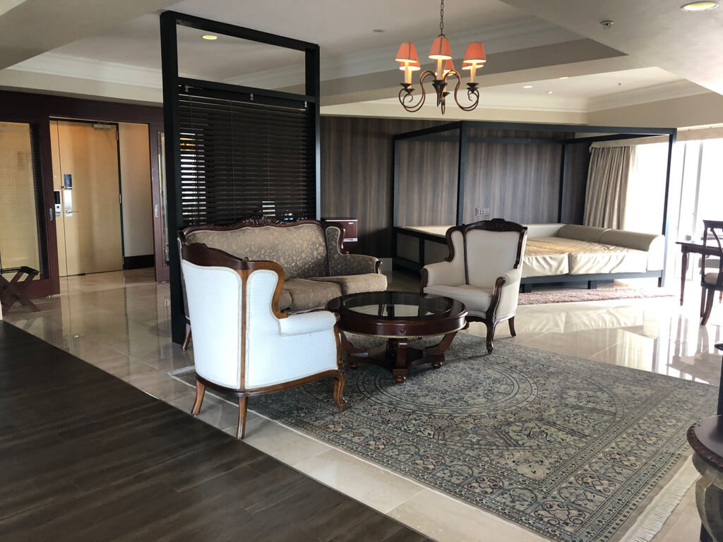 沖縄マリオット 宿泊記 パノラマオーシャンスイートプレミアム 部屋 館内施設 格安宿泊　プラチナ特典 SPGアメックス紹介　ジム　プール　スパ