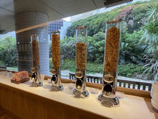 シェラトングランデ東京ベイ　朝食　値段　おすすめ　口コミ　　ガレリアカフェ　グランカフェ　トスティーナ　マリオットボンヴォイアメックス紹介