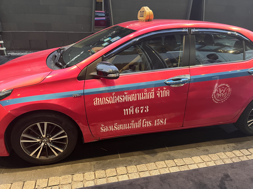 セントレジスバンコク　宿泊記　送迎　アクセス　朝食　プール　ジム　サウナ　子供添い寝年齢　マリオットボンヴォイアメックス　プラチナ特典　バトラーサービス