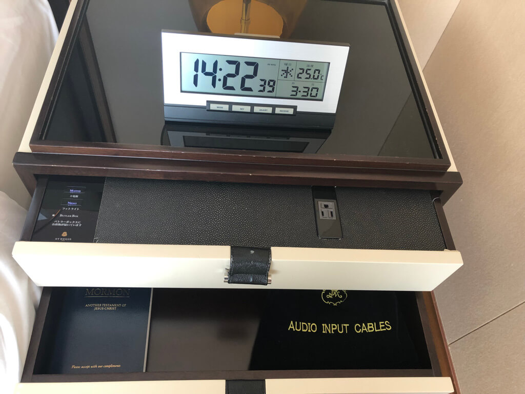 セントレジス大阪　ブログ　　宿泊記　子供添い寝　朝食　アクセス　駐車場　タイタニックオムレツ　プラチナ特典　バトラーサービス　マリオットボンヴォイアメックス　紹介　アメニティ