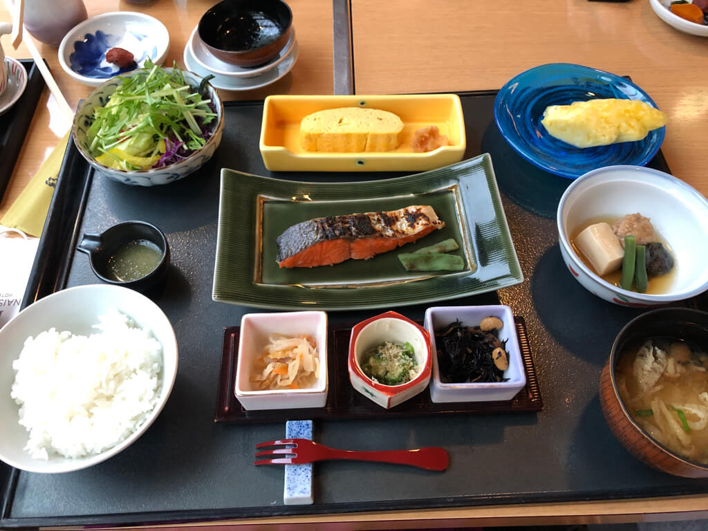 ルネッサンスリゾートオキナワ　クラブサビー宿泊記　朝食　ランチ　ディナー　周辺ご飯　彩