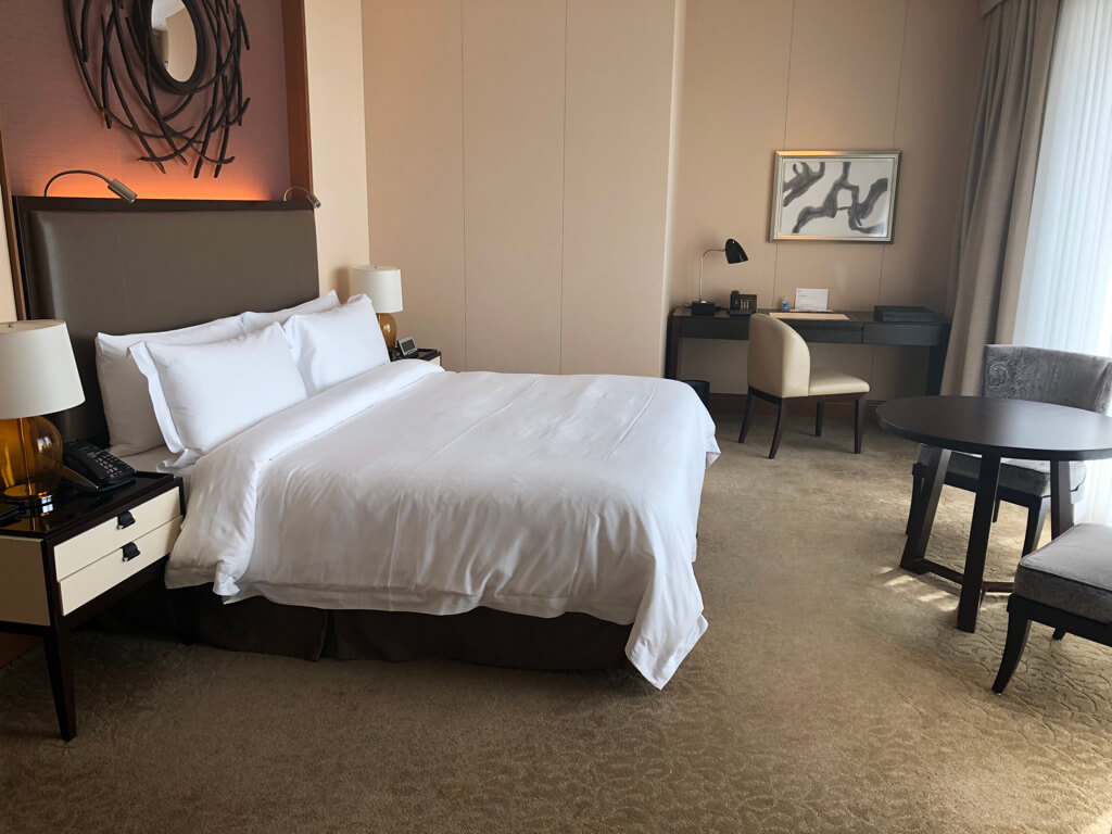 セントレジス大阪　ブログ　　宿泊記　子供添い寝　朝食　アクセス　駐車場　タイタニックオムレツ　プラチナ特典　バトラーサービス　マリオットボンヴォイアメックス　紹介　アメニティ