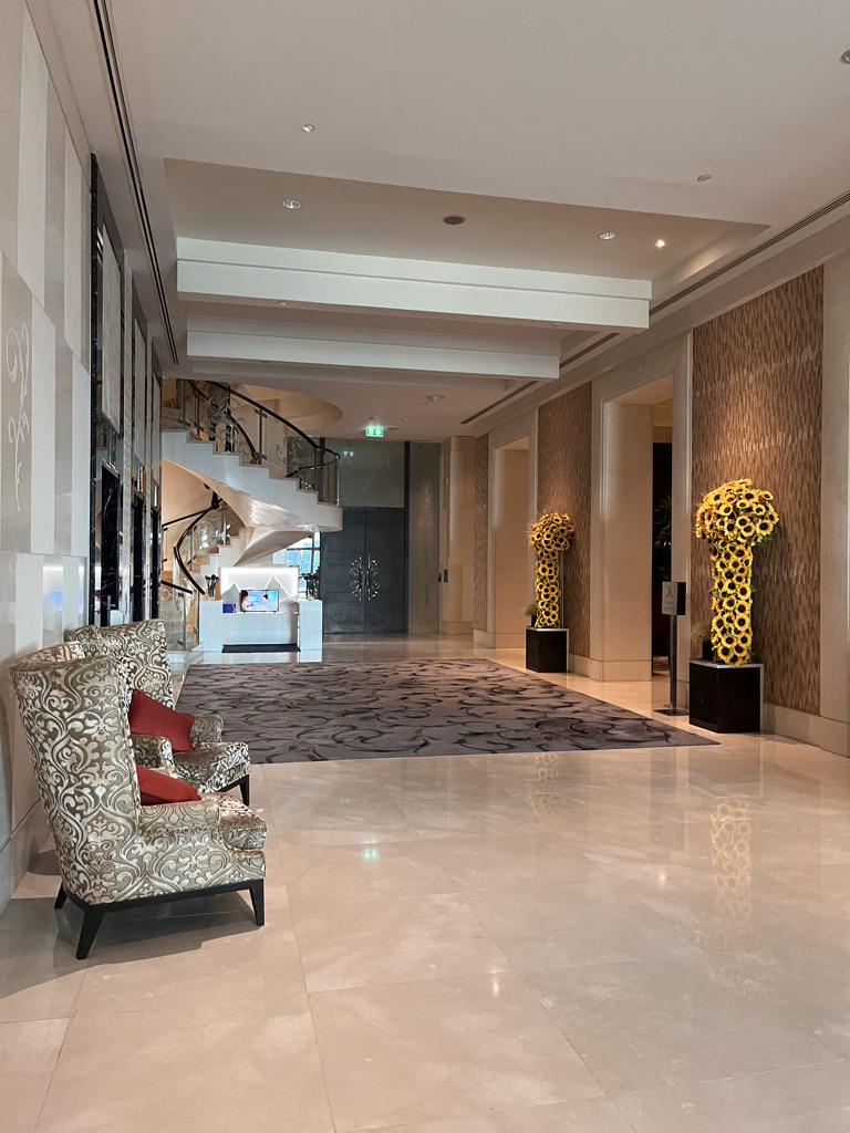 セントレジスバンコク　宿泊記　送迎　アクセス　朝食　プール　ジム　サウナ　子供添い寝年齢　マリオットボンヴォイアメックス　プラチナ特典