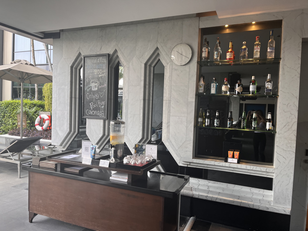 セントレジスバンコク　宿泊記　送迎　アクセス　朝食　プール　ジム　サウナ　子供添い寝年齢　マリオットボンヴォイアメックス　プラチナ特典　バトラーサービス